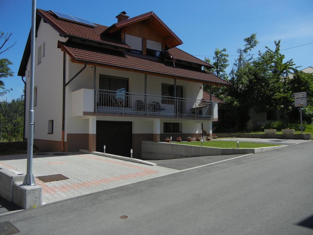 Rooms & Apartment Mira G. Postojna Exterior foto